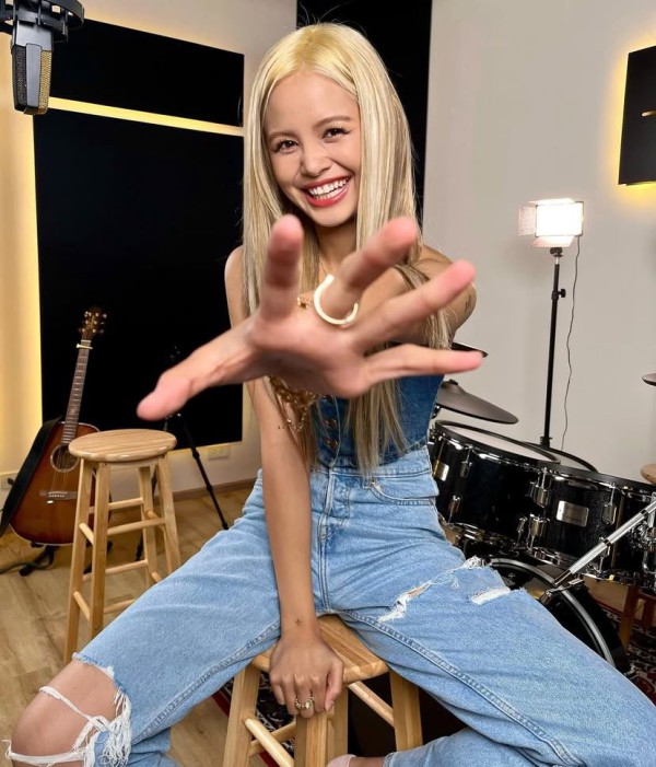 12 Inspirasi Ootd dengan Celana Jeans Ala Sorn CLC, Stylish dan Kasual!