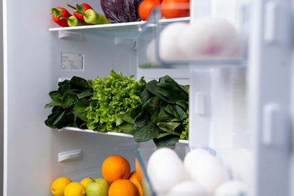 7 Tips Jitu Merapikan Kulkas Agar Makanan Tahan Lebih Lama