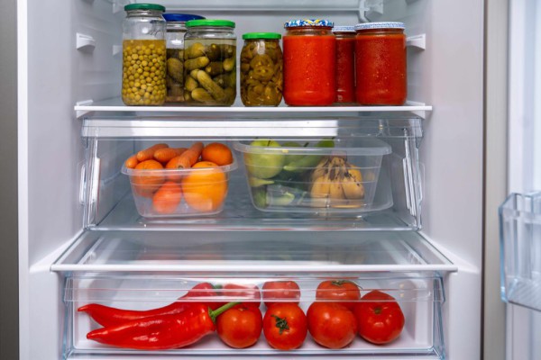 7 Tips Jitu Merapikan Kulkas Agar Makanan Tahan Lebih Lama