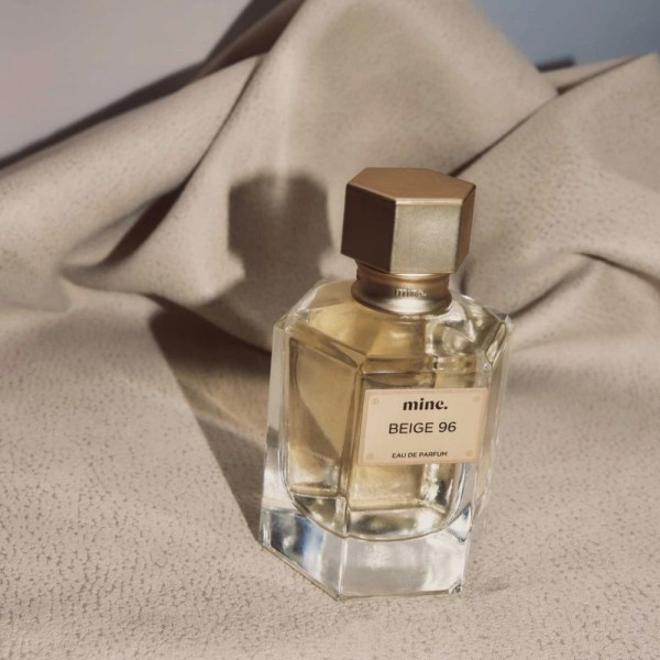 5 Parfum Pria Beraroma Woody: Wangi Menggoda Hingga Jarak Jauh!