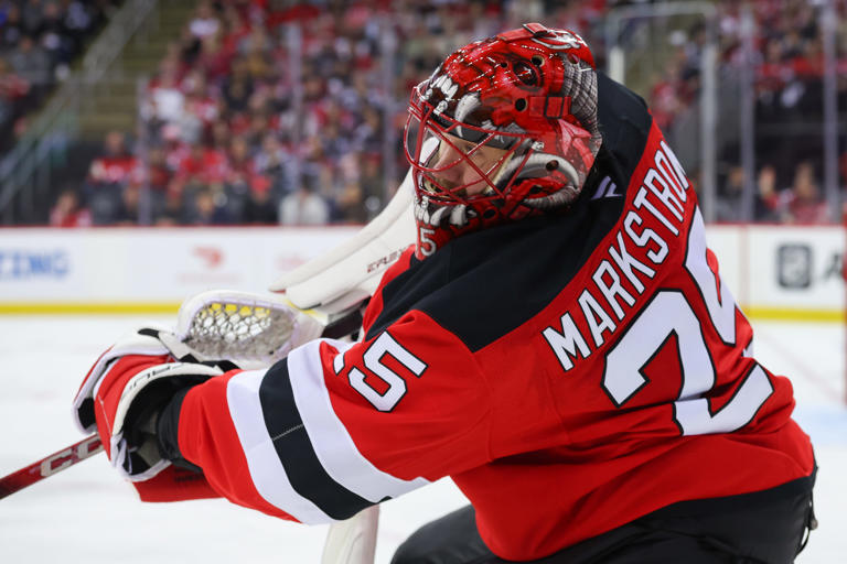 Goalie fight! See Devils' Markstrom square off with Rangers' Shesterkin