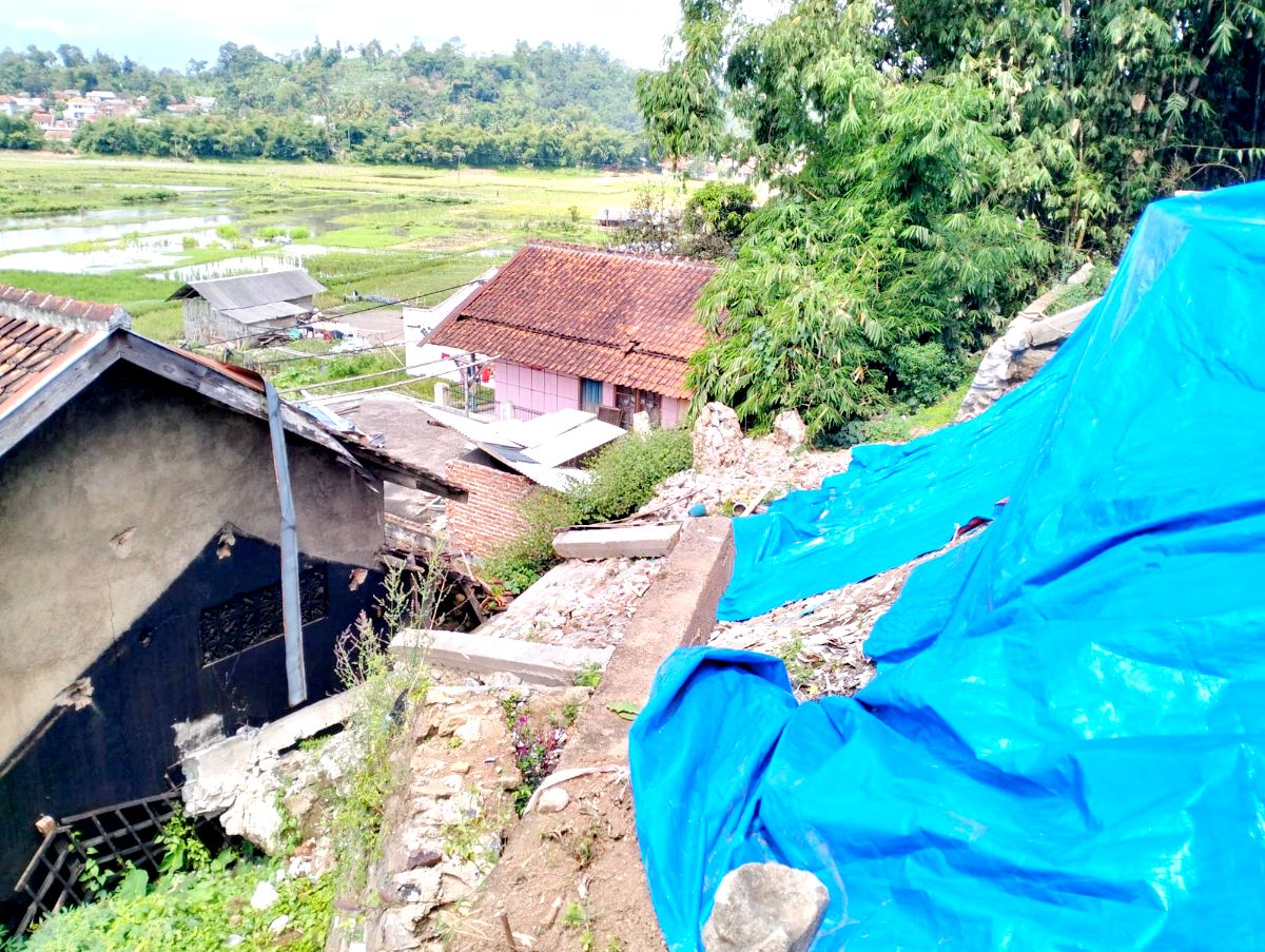 Khawatir Rusak, Warga Desak SMA Maarif Banyuresmi Dievaluasi dan Dapat Bantuan Restorasi oleh KDM