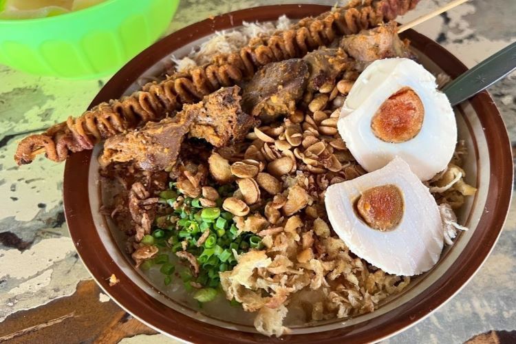 Rekomendasi Bubur Ayam Terlezat dan Sering Dikunjungi di Surabaya: 4 Lokasi Wajib Coba Rekomendasi Bubur Ayam Terlezat dan Sering Dikunjungi di Surabaya: 4 Lokasi Wajib Coba
