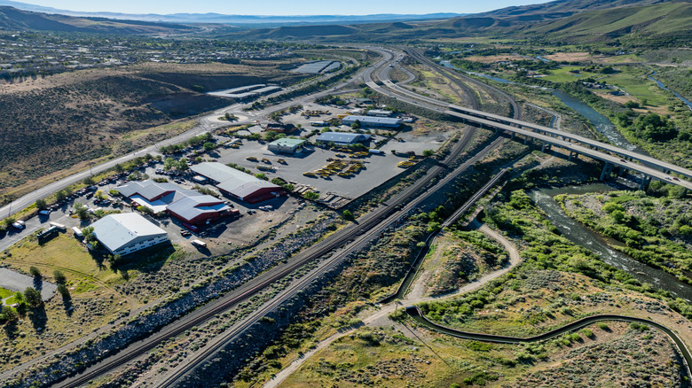 A Nevada Riverside Haven Full Of - AA1DFRPQ.img