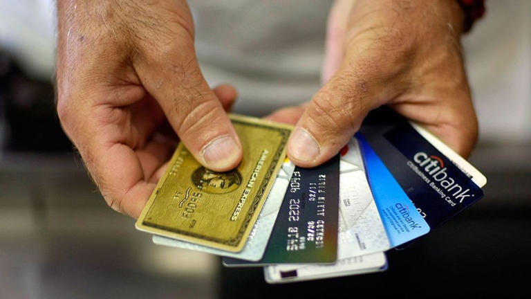 Federal judge removes cap on credit card late fees