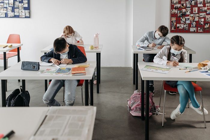 5 Rekomendasi Meja Belajar Lipat: Solusi Ideal untuk Ruang Terbatas