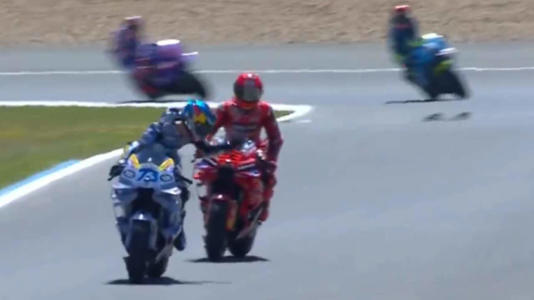 Alex Marquez frustrato dalla netta superiorità del fratello, Marc: gli è scappato un insulto