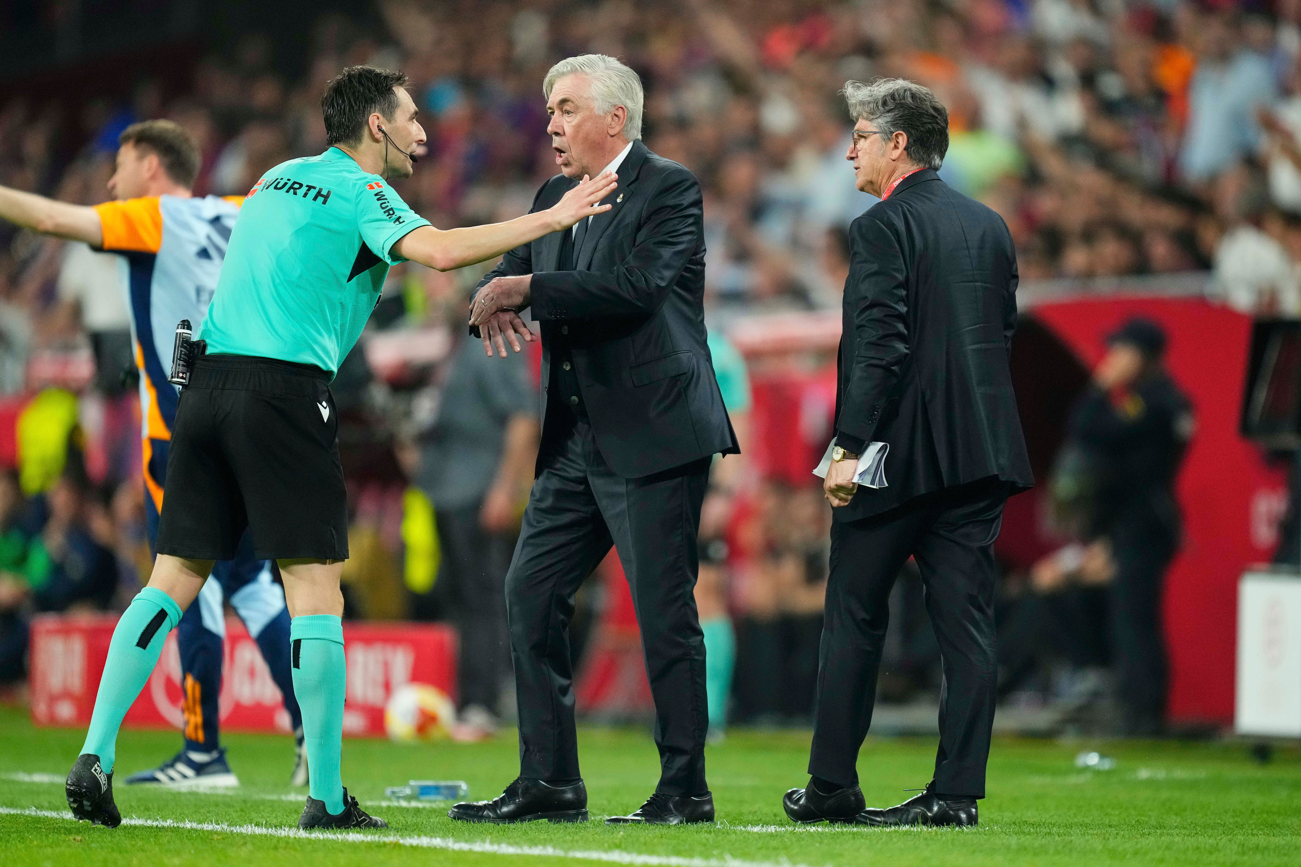 Carletto recibió la primera amarilla del partido | AP