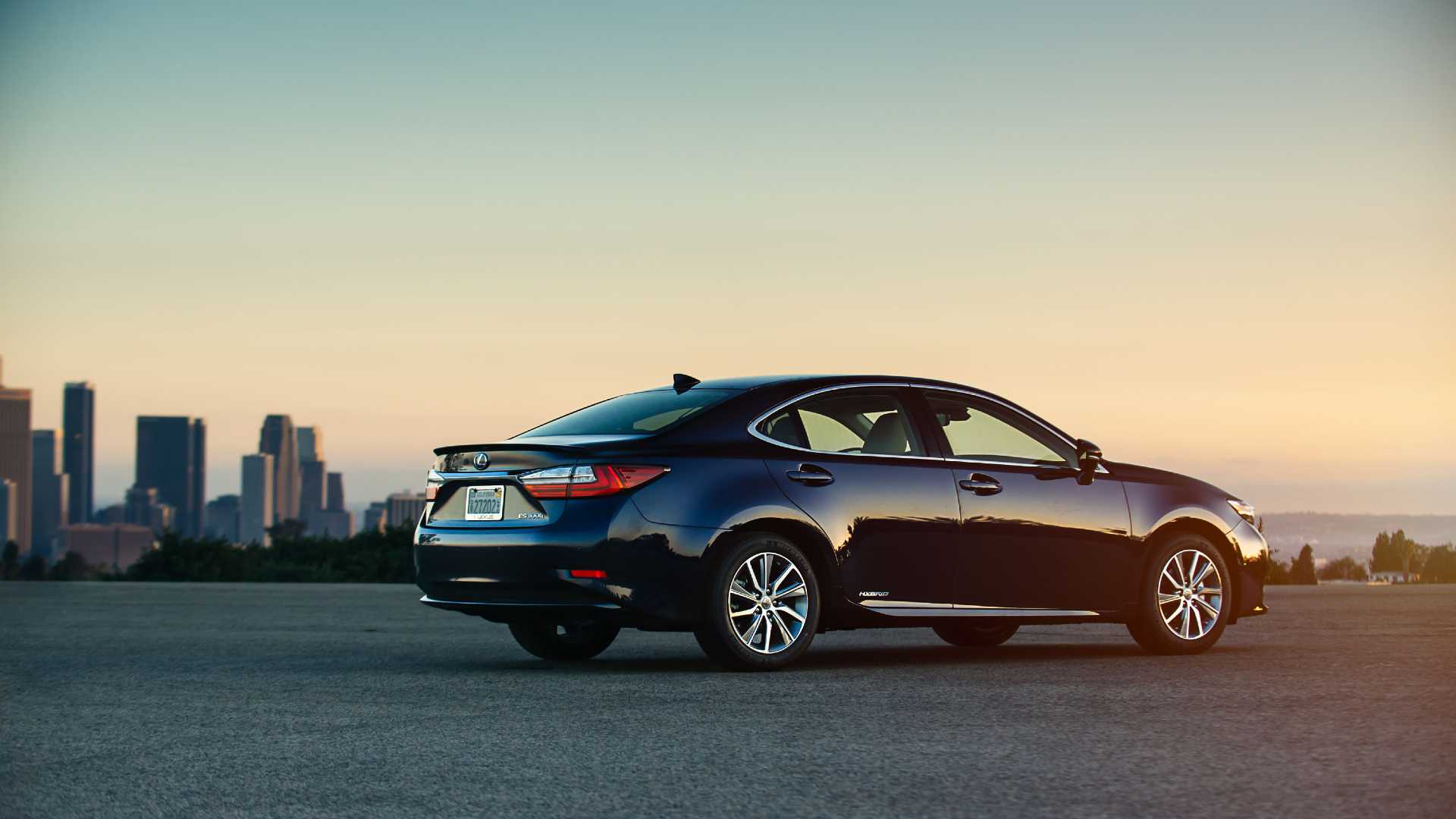black 2018 Lexus ES 300h