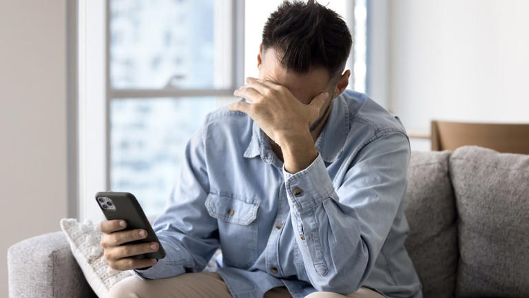 Revisar el celular al despertar