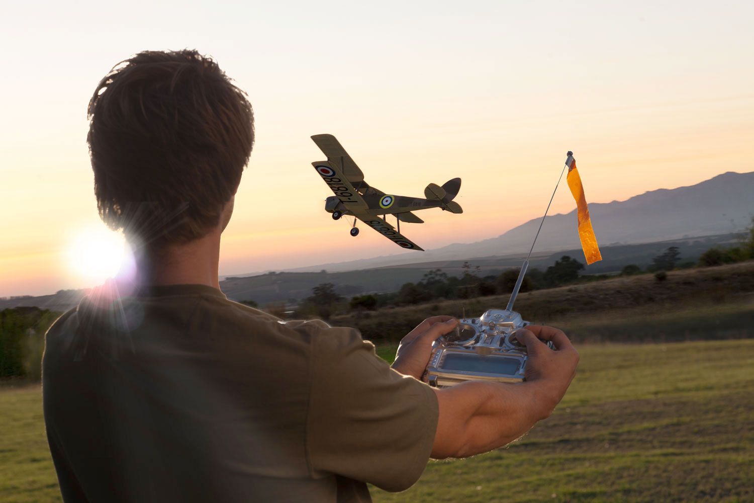 Man Says He Bought a Toy Plane to ‘Make a Point’ to His ‘Controlling’ Wife(00)