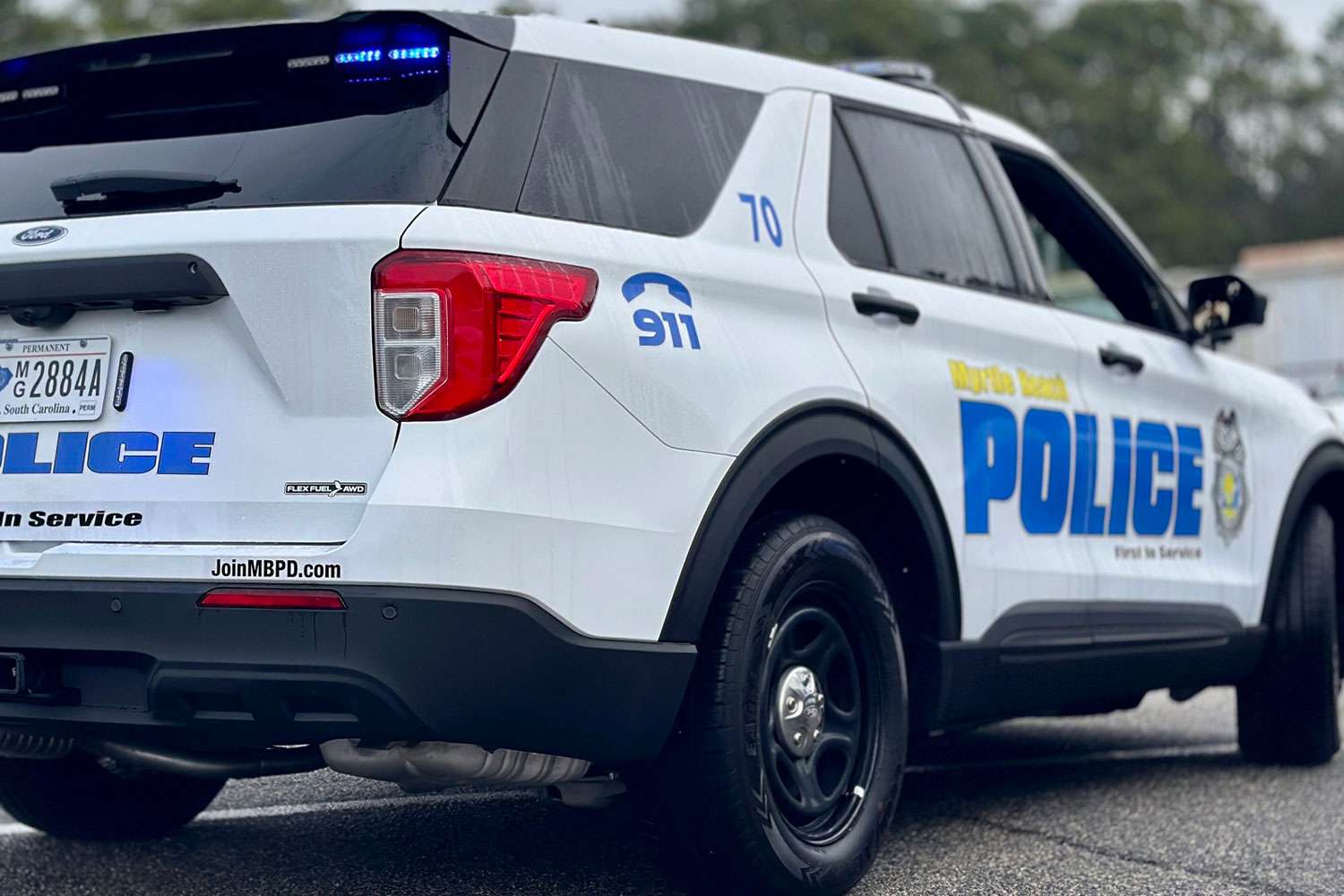 1 Dead, 11 Injured During Police OfficerInvolved Shooting at Popular(00)