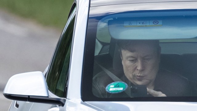 Wall Street Analyst Slams Elon Musk’s Return to Tesla: "Irreversible
Damage Has Been Done"