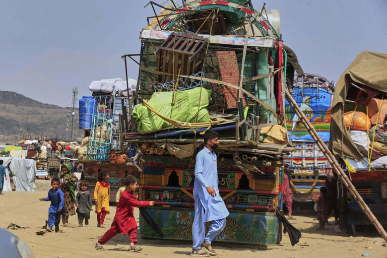 Pakistan paralysed by protests, leaving thousands of trucks stranded; port authorities warn of an impending crisis