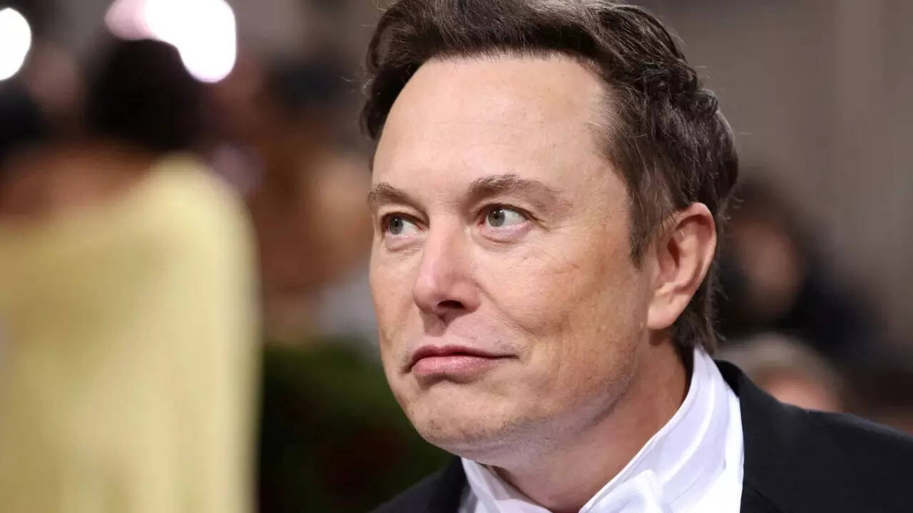 Elon Musk says robots will surpass top surgeons, doctors reply 'it's not that simple'