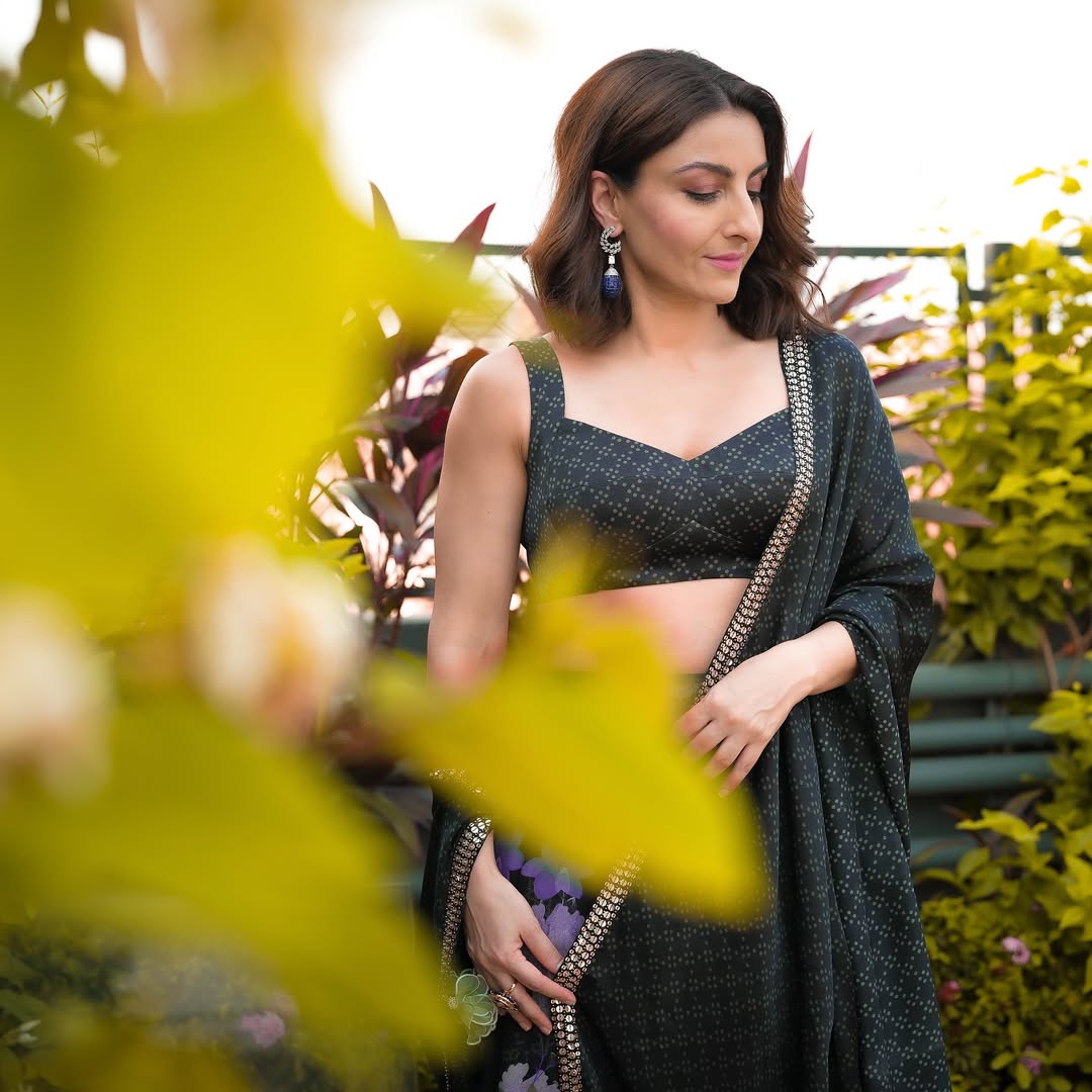 Soha Ali Khan Embraces Effortless Elegance In A Chic Printed Saree Look