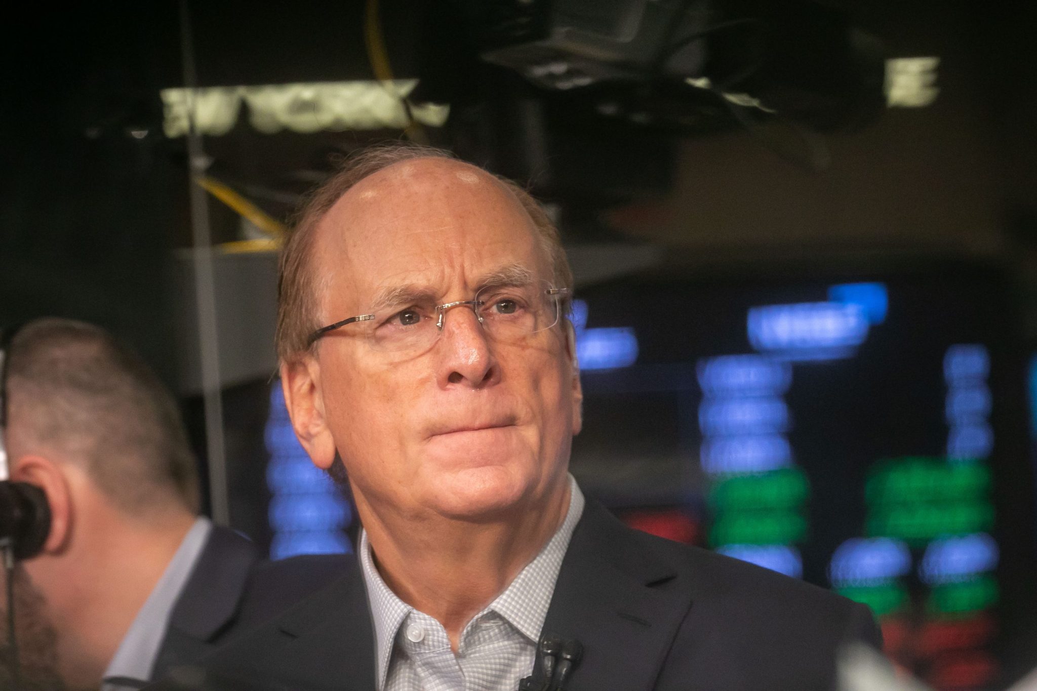 BlackRock Boosts UK Investments as Larry Fink Sees "Capitulation Point"
Reached