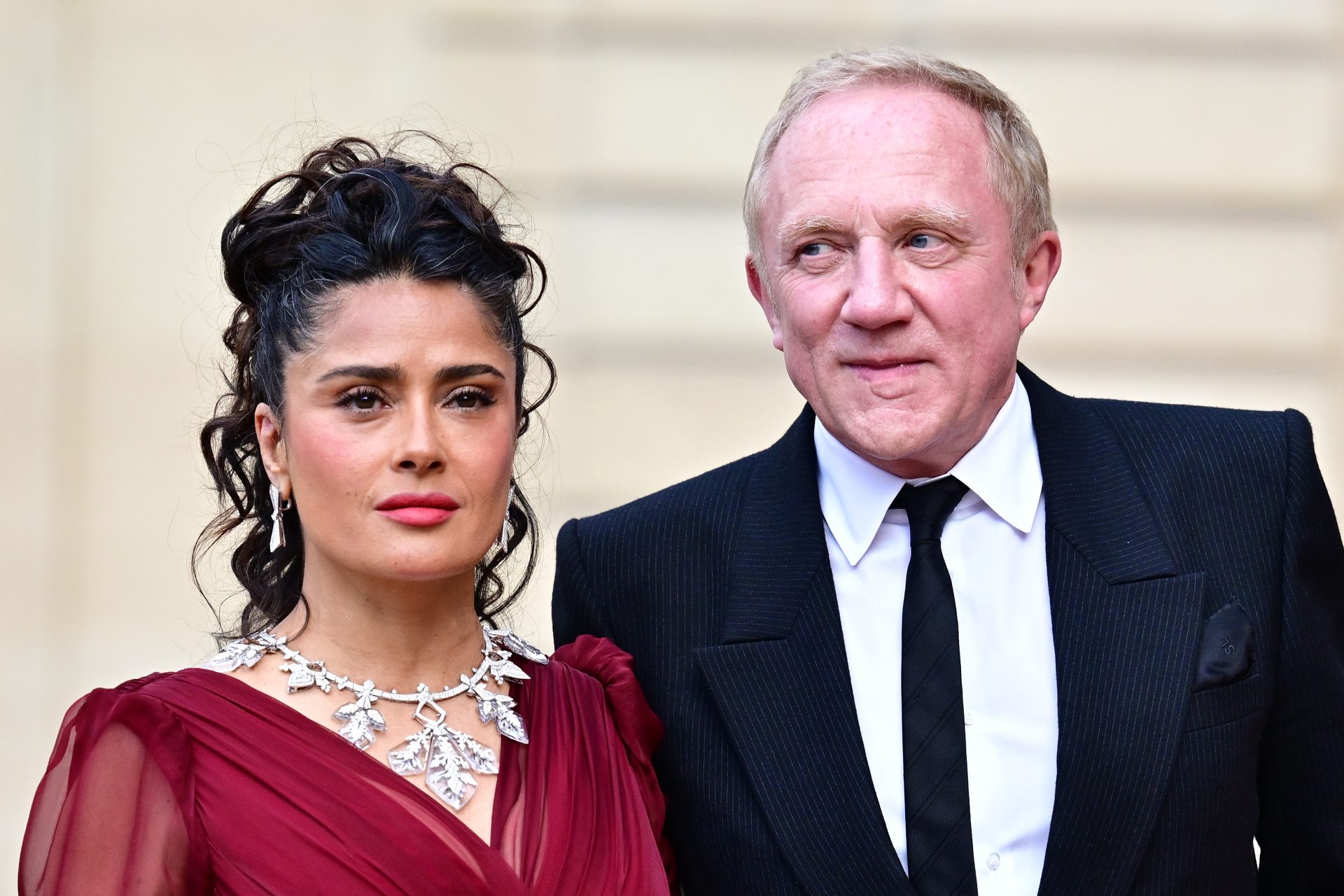 Salma Hayek had a 'marriage phobia'... So her family forced her to wed(00)