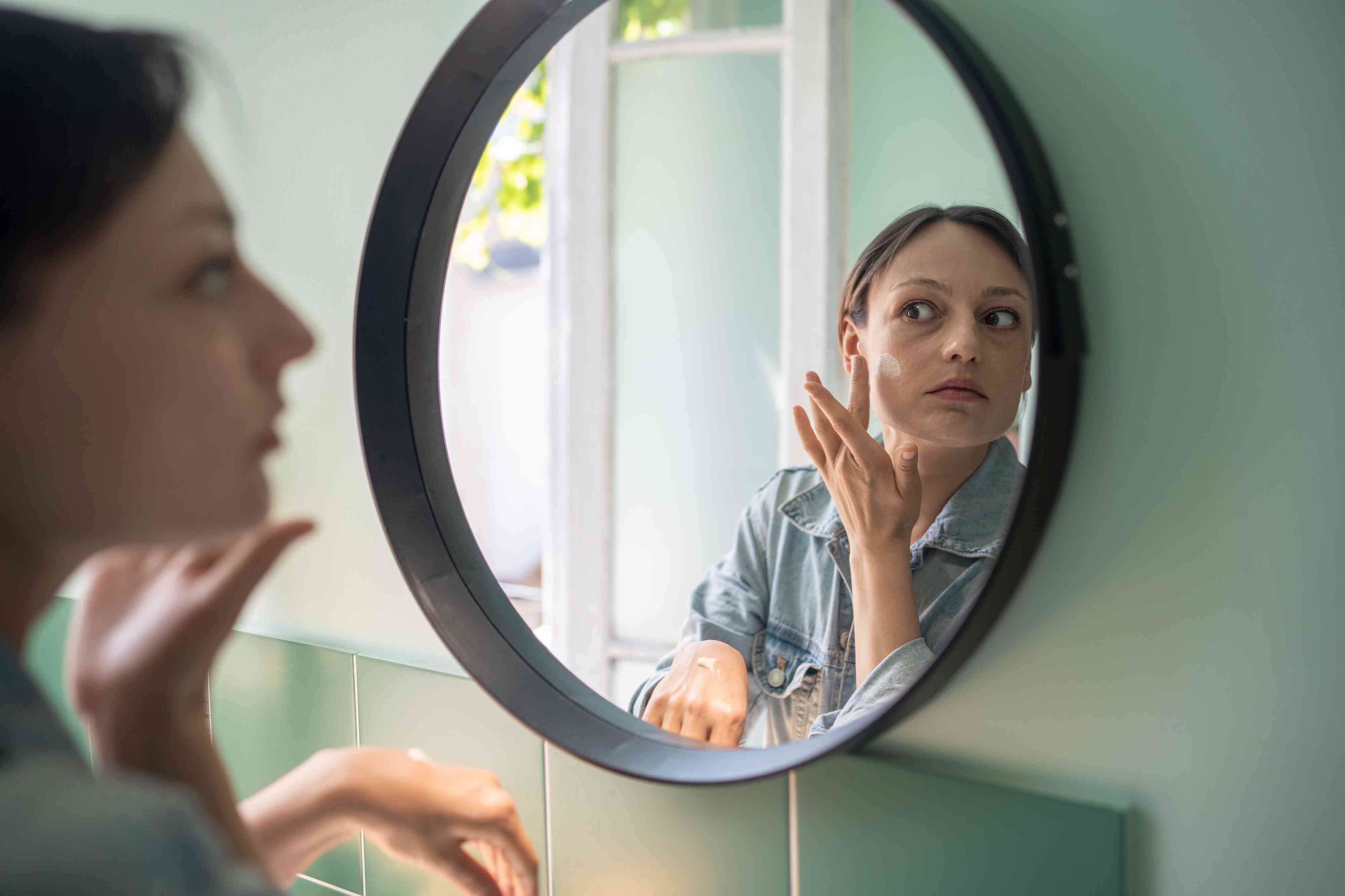Saggy skin causes and how to tighten it