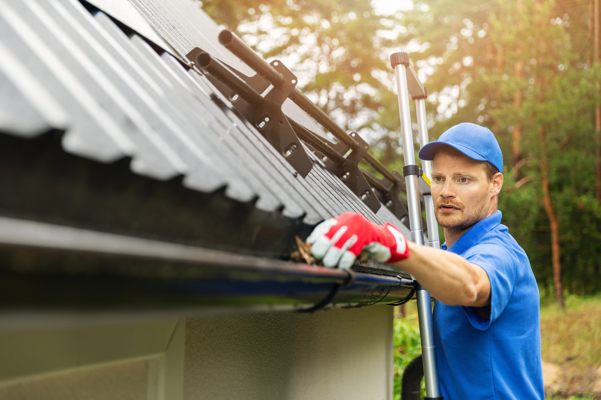 17 Simple Gutter Cleaning Safety Tips