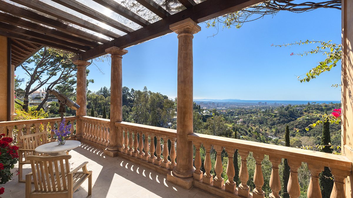 1005 Bel Air Court in Photos