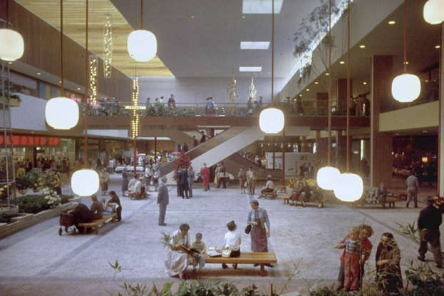 18 Photos That Capture 1970s Mall Life 18 Photos That Capture 1970s Mall Life
