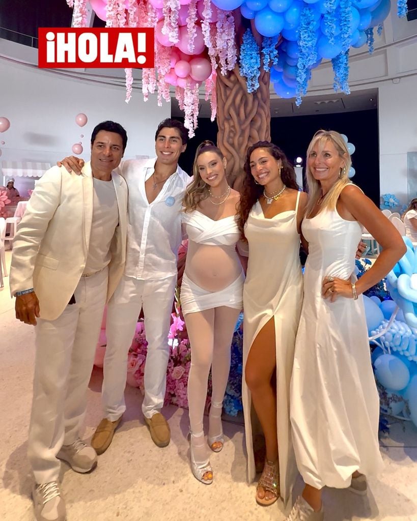 Chayanne y su familia con Lele Pons