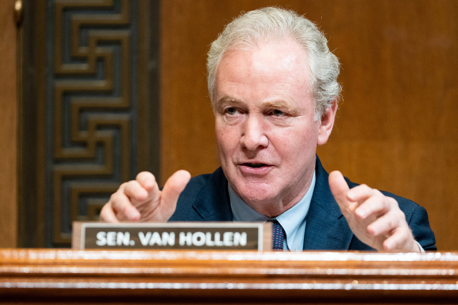 Lawless President : Senator Rips Trump for Defying Supreme Court Lawless President : Senator Rips Trump for Defying Supreme Court