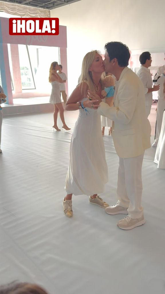 Chayanne con su esposa Marilisa Maronesse