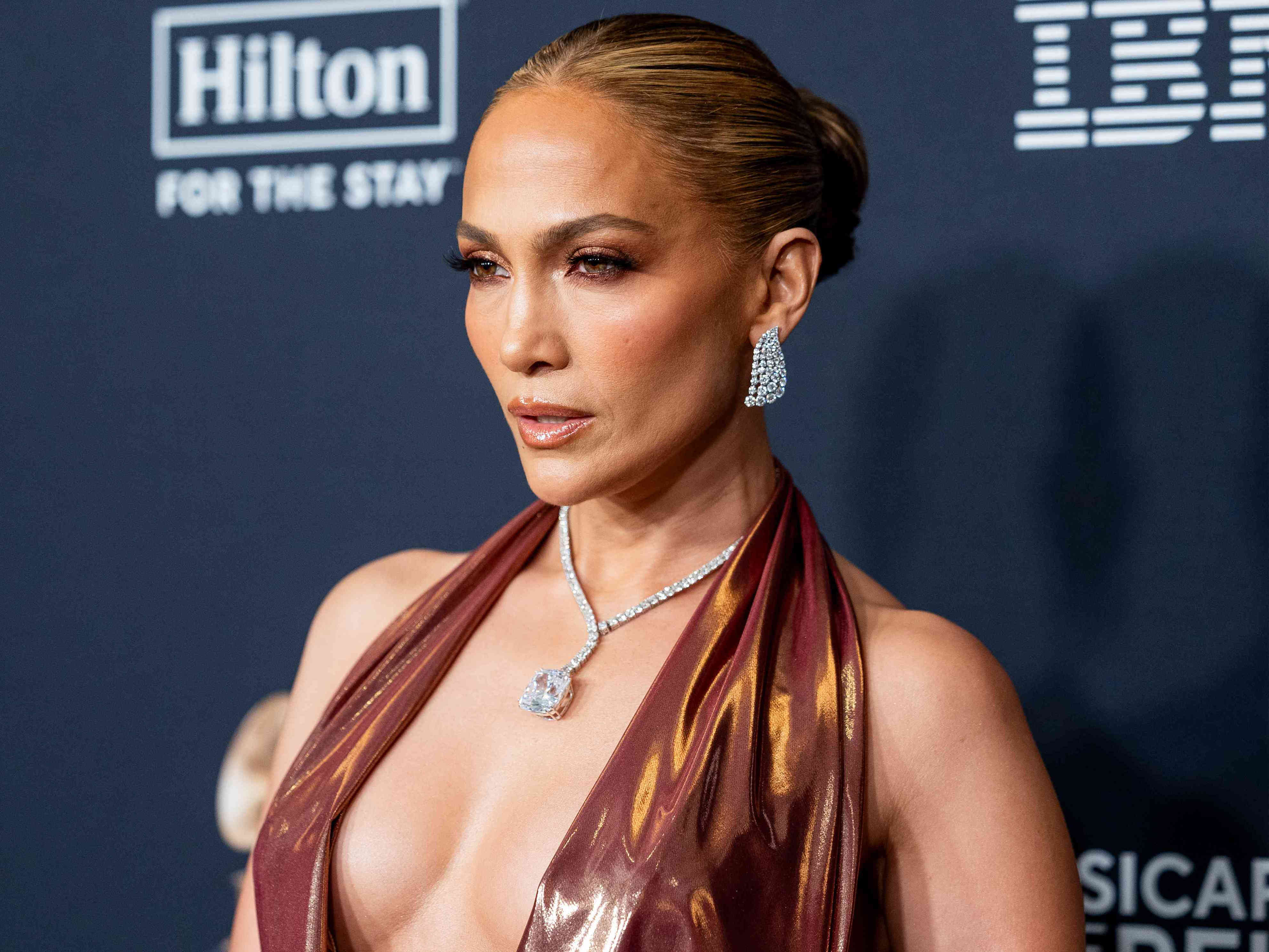 Jennifer Lopez Wore a $8,500 Version of My Go-To, Easy Jennifer Lopez Wore a $8,500 Version of My Go-To, Easy