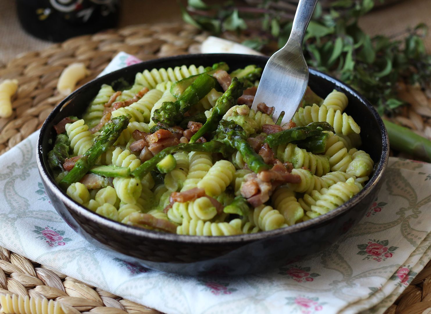 Pasta mit spargel und speck: einfaches und leckeres rezept
