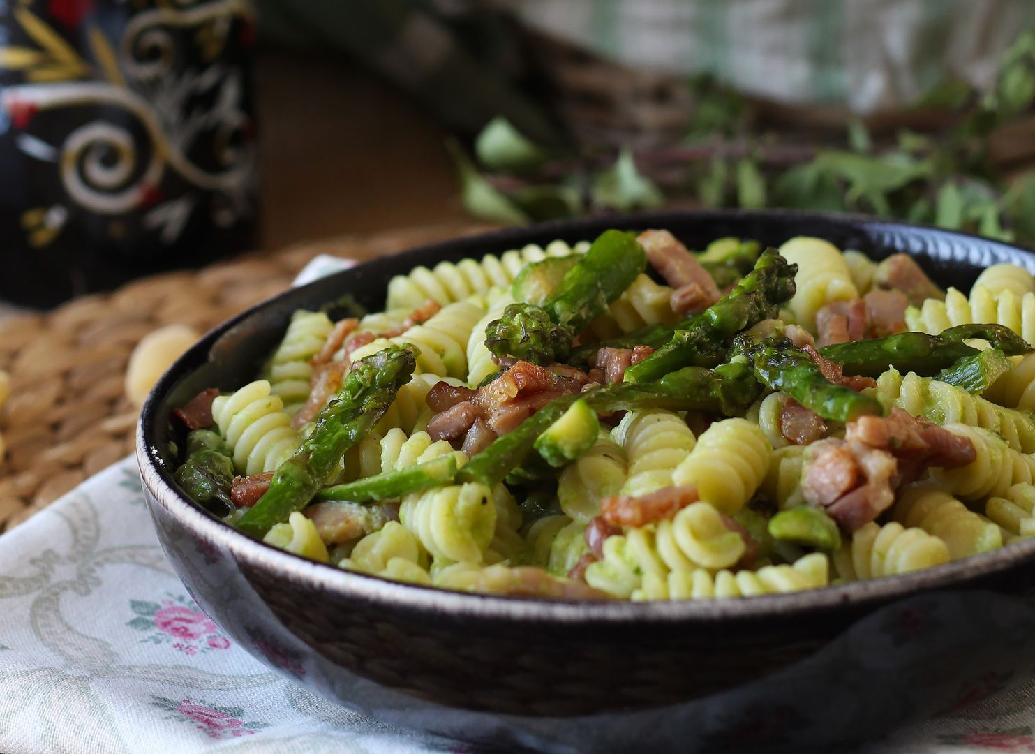 Pasta mit spargel und speck: einfaches und leckeres rezept