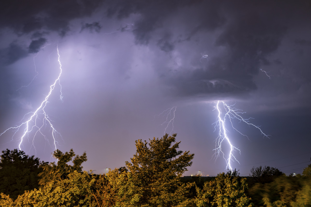 Severe storms expected across Midwest and Great Lakes this week, warns ...