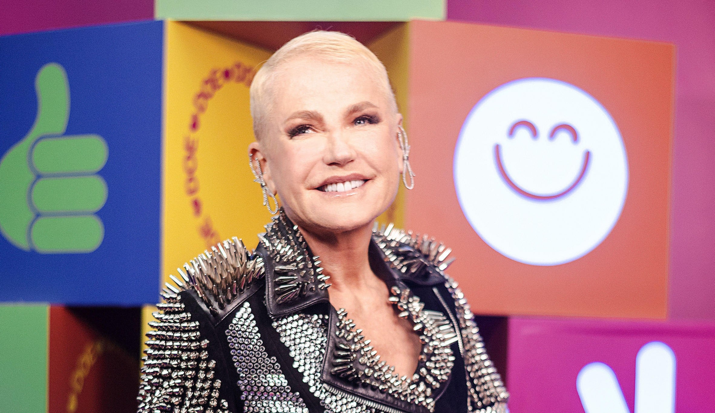 Xuxa cautiva en escenario a sus 62 años!
