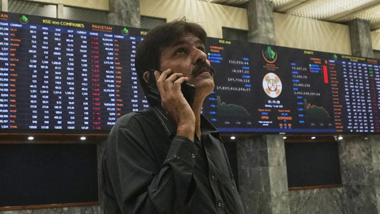 pakistan stock market in turmoil: psx plunges 1,700 points - is war fear spooking investors?