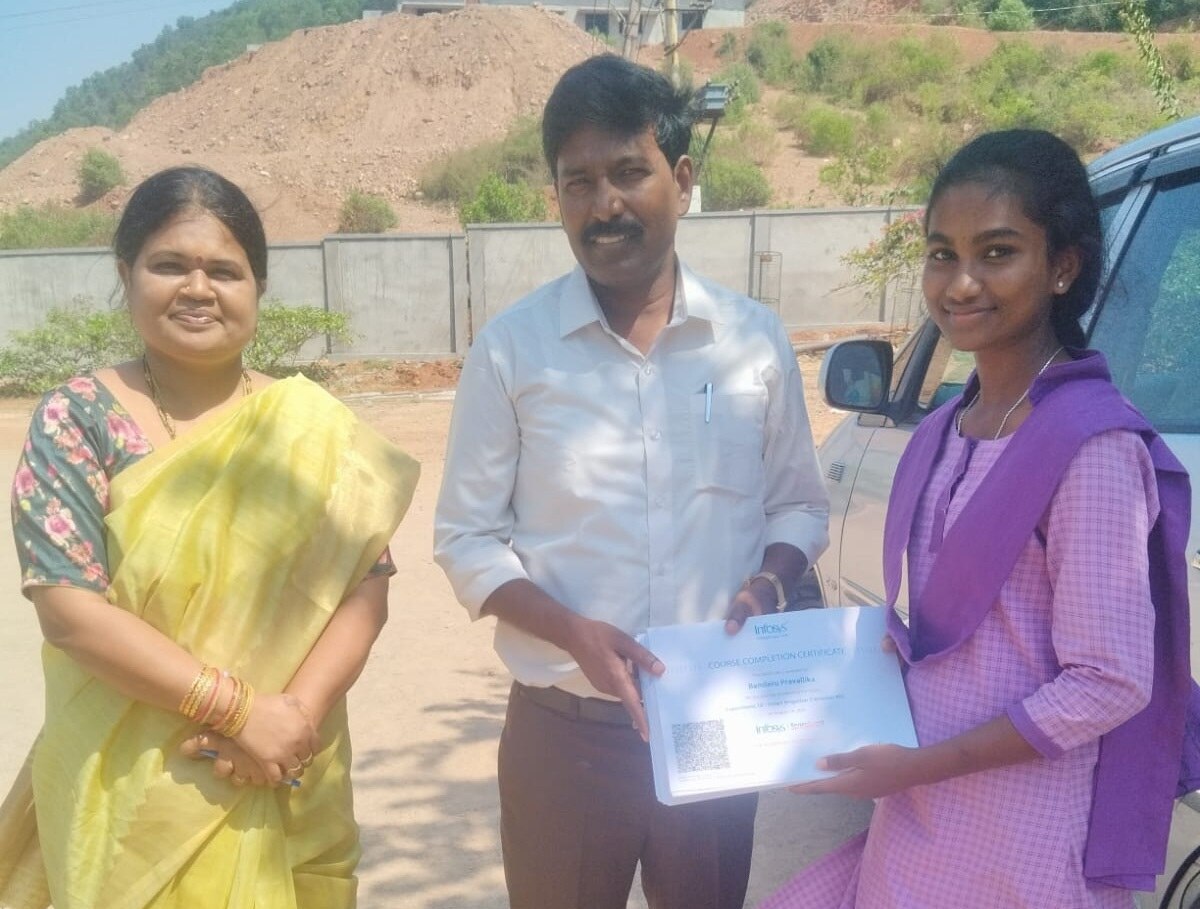Pravalika with her parents