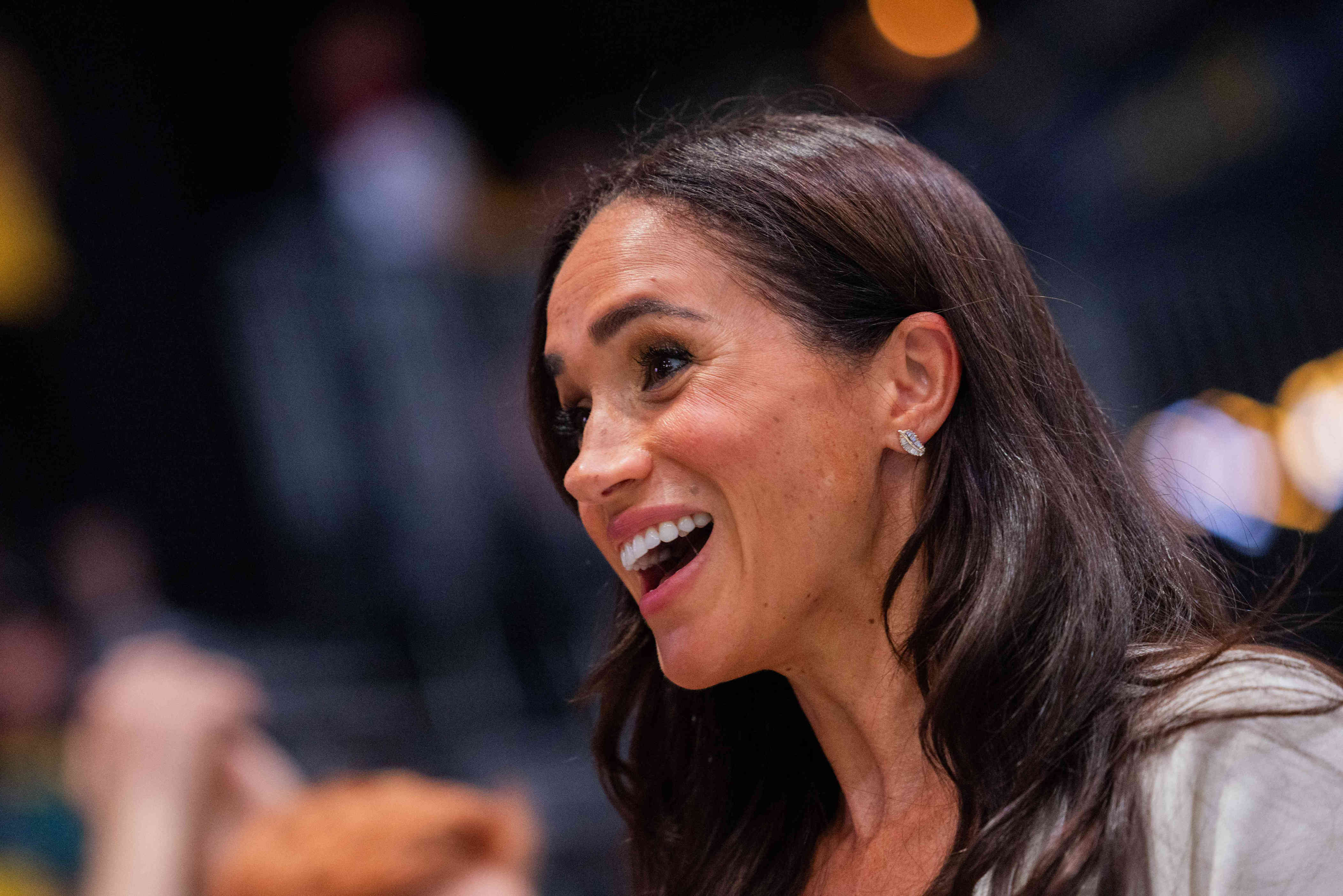 Meghan Markle Says She Used Her Fashion to Send Messages When She “Wasn(00)