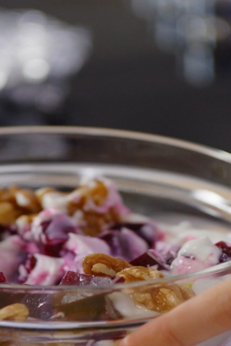 Frühstück mit gerösteten Rüben und Walnussjoghurt