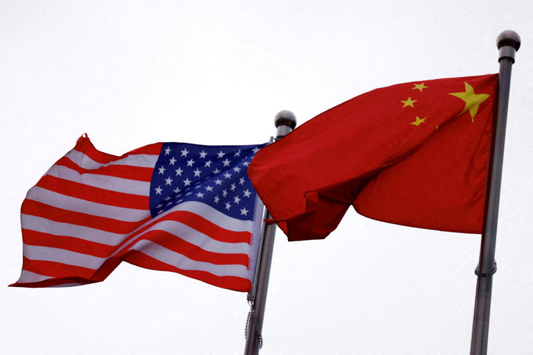 La guerra comercial entre China y Estados Unidos comienza a traer consecuencias: Reportan desplome de la mercancía asiática en puertos estadounidenses. 