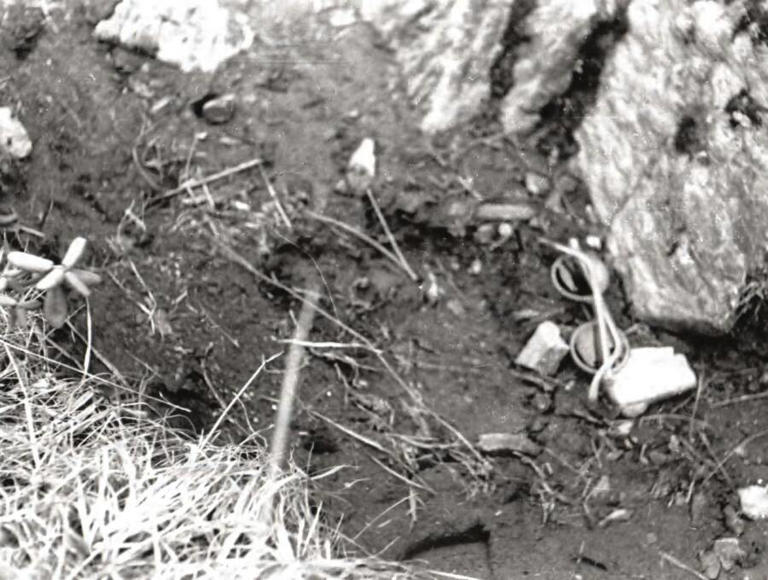 Another angle of the footprint found by C. R. Cooke, with his wifes sunglasses lying next to it. Image Source: Public Domain
