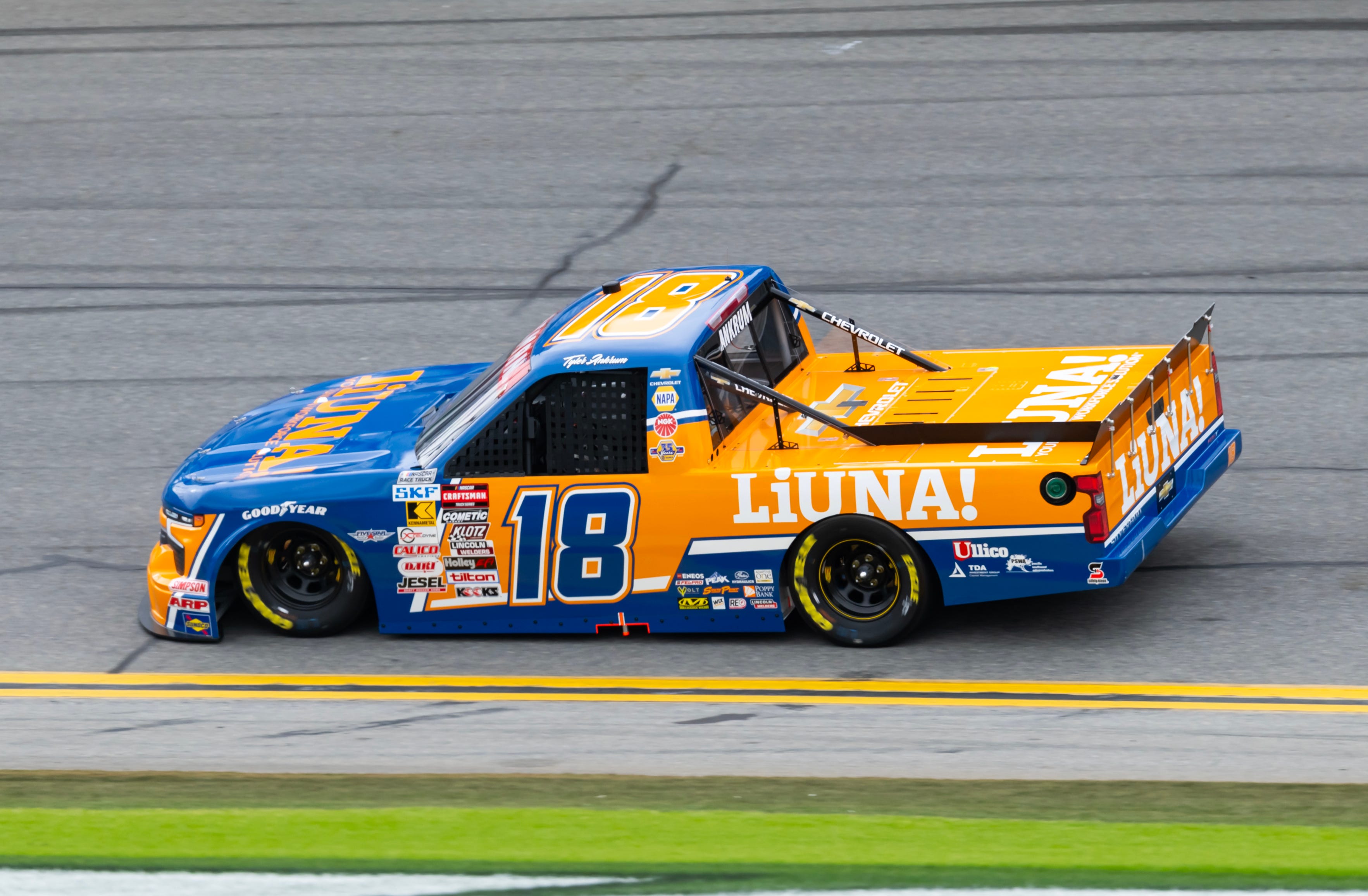 what-channel-is-the-nascar-truck-series-at-texas-on-today-time-tv