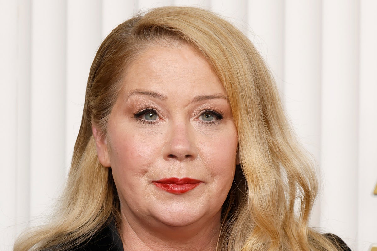 Christina Applegate breaks down in tears as she announces family death