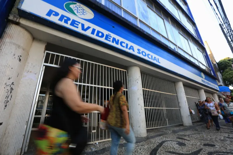 Esquema de fraude registrava aposentados e pensionistas como membros de associações de aposentados sem consentimento