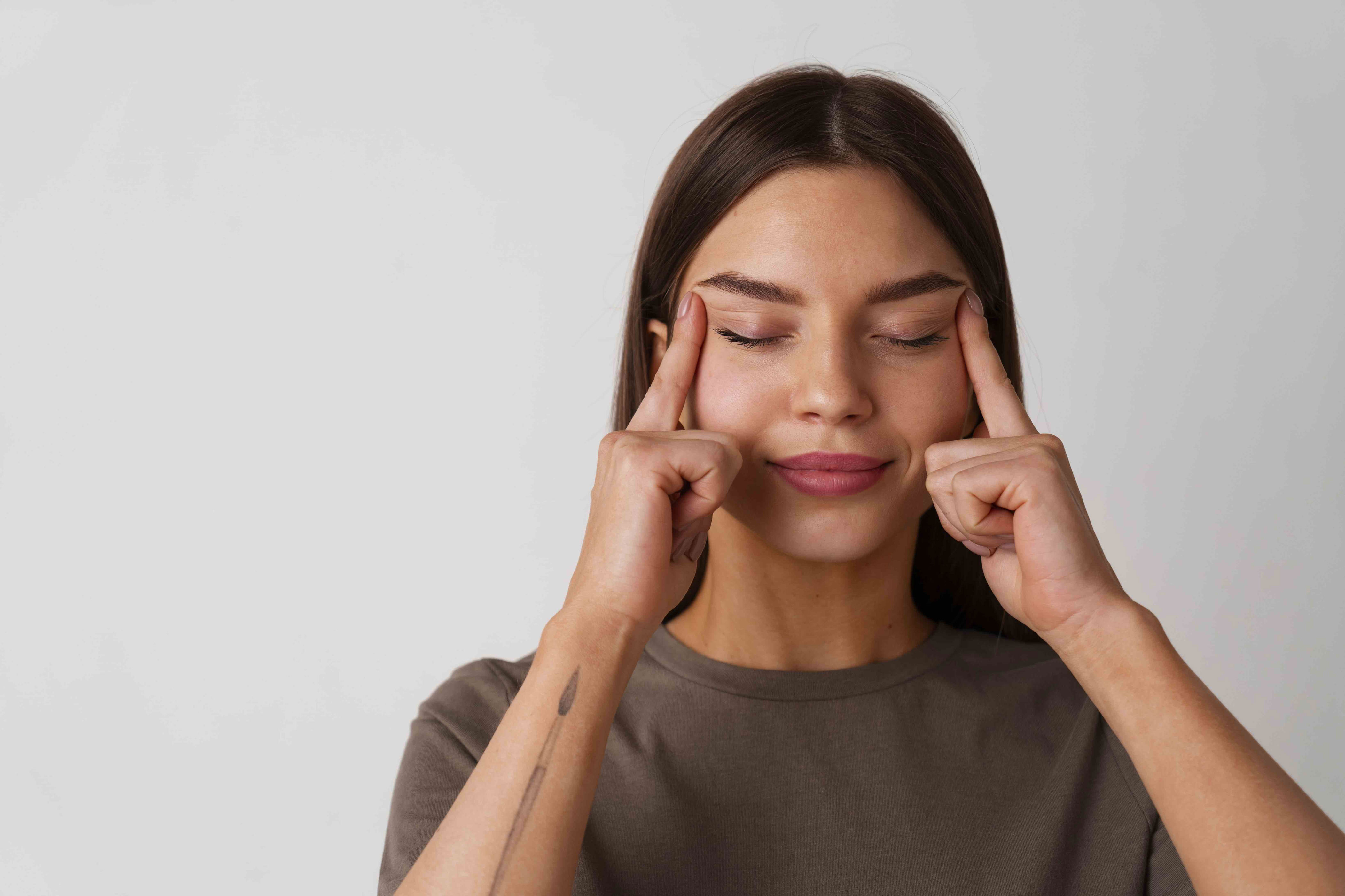 Khasiat Alami Face Yoga: Rahasia Wajah Lebih Kencang dan Segar