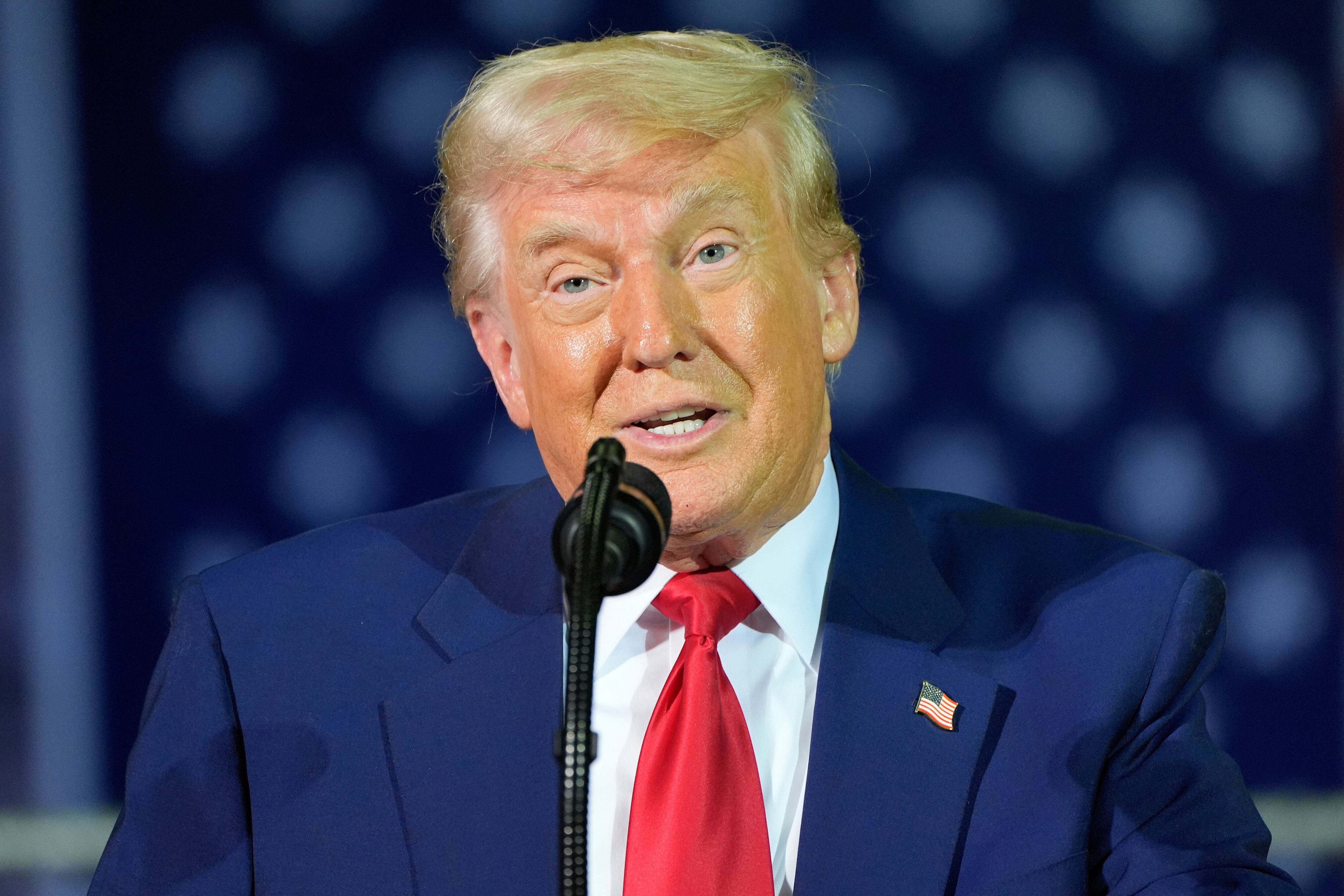 Трамп признался в задержке своей эвакуации из-за любопытства