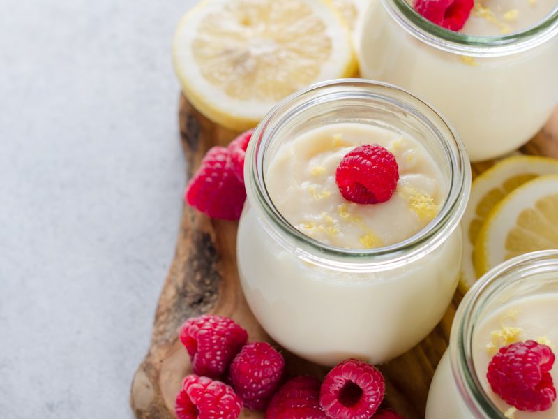 Genuss unter 100 Kalorien: So gelingt eine cremig leichte Zitronen-Mousse