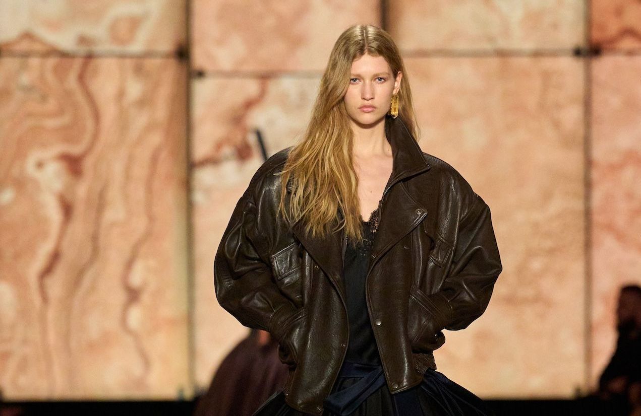 Cuir vieilli, coupe XXL : la veste culte du moment est tout sauf neuve