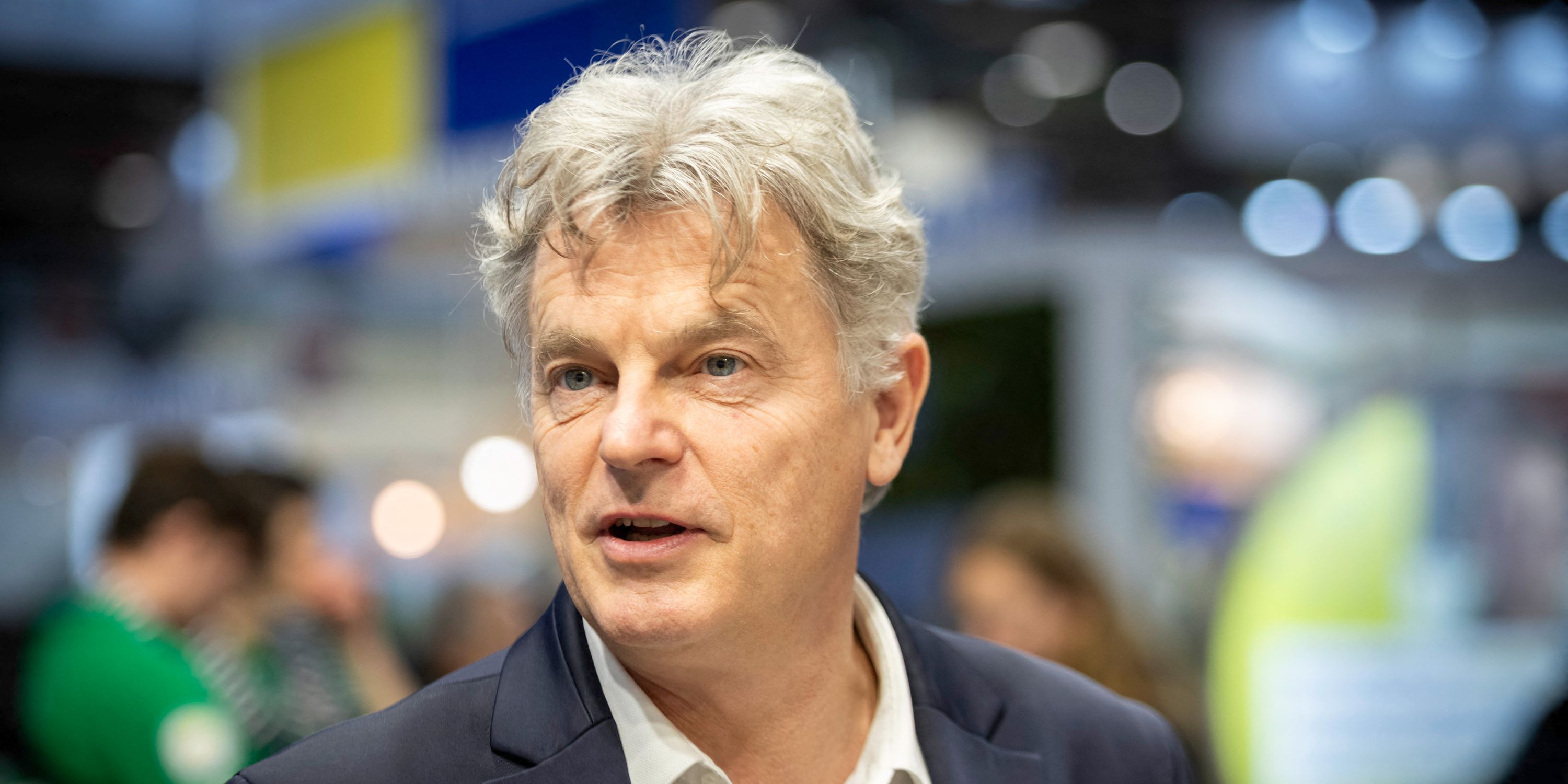 Propos sur le libre-échange : Bernard Arnault est «vendu aux Américains», tacle Roussel (PCF)