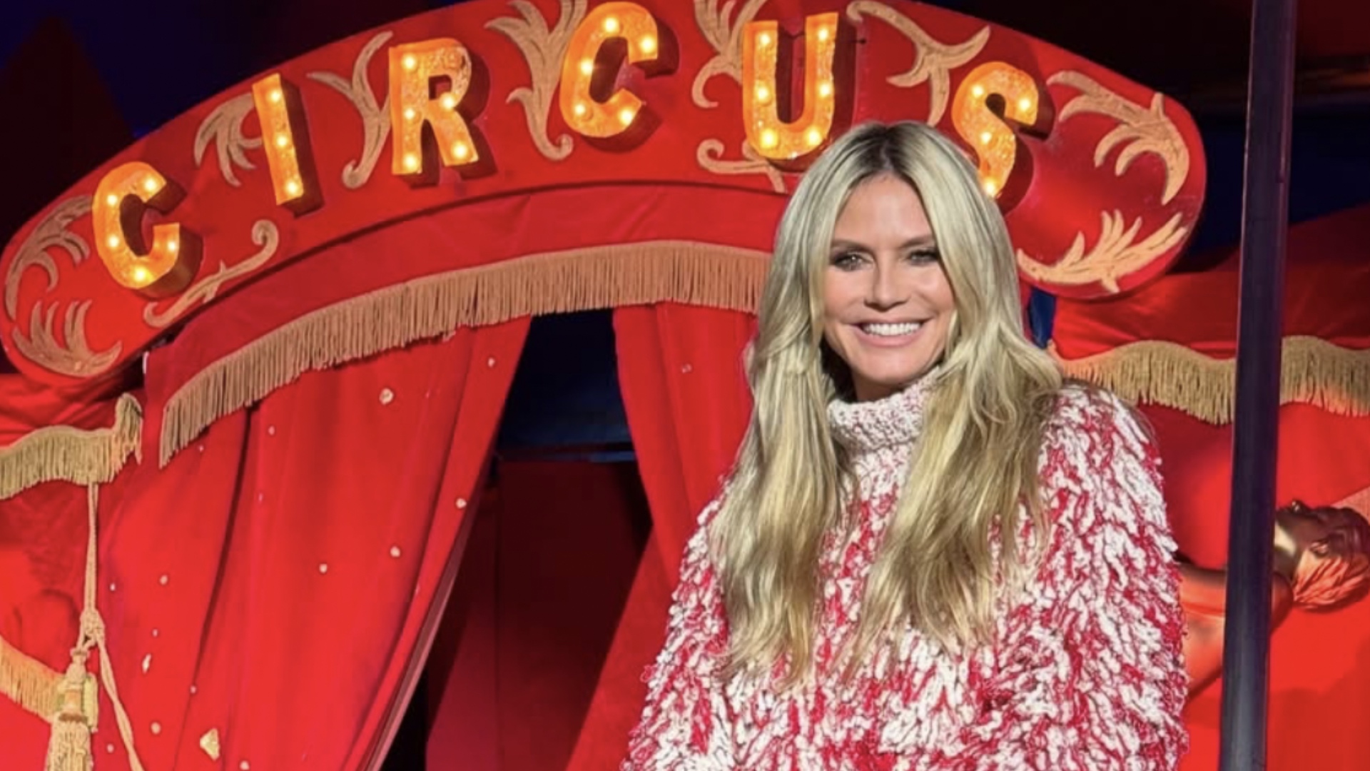 Heidi Klum rayonne à 51 ans en robe fendue