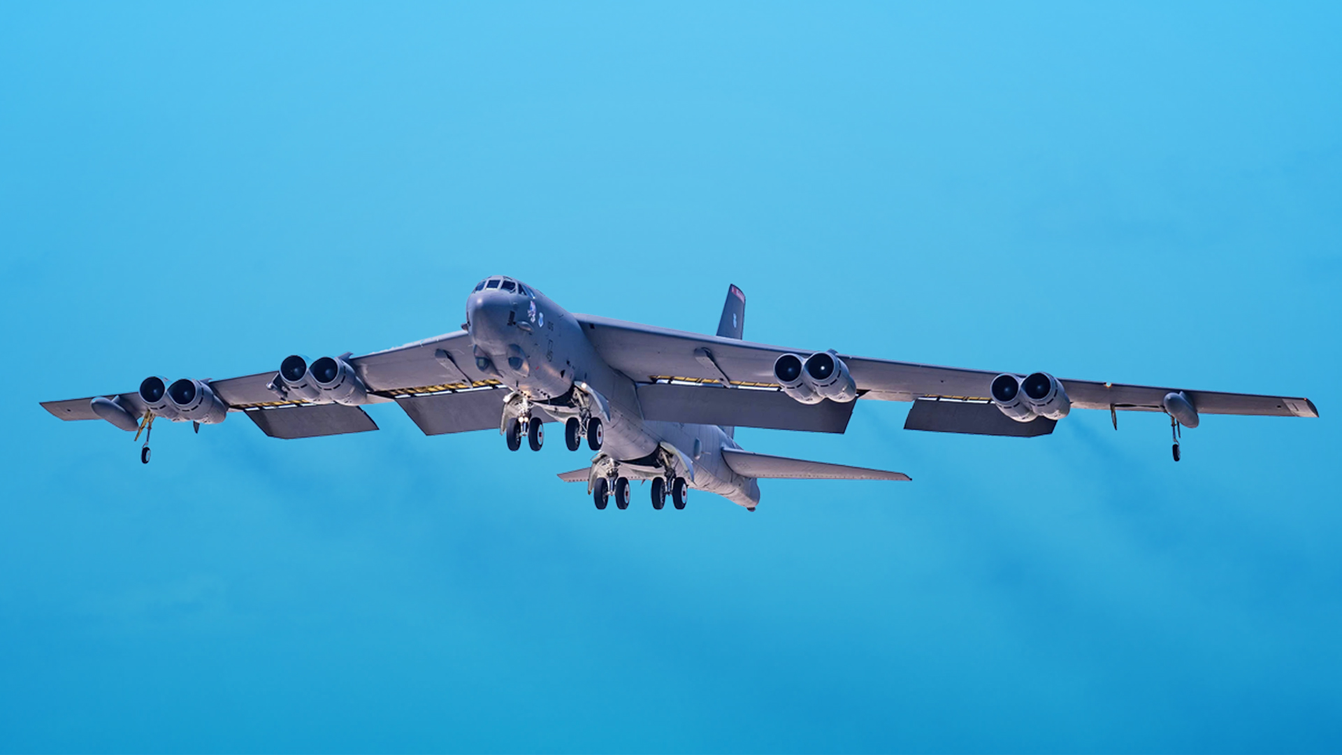 flying-the-b-52-cold-war-giant-still-on-duty